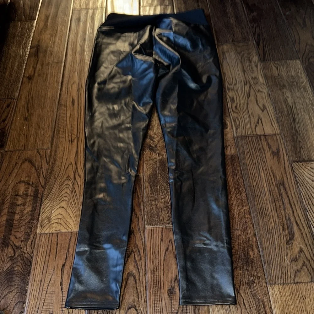 Assets by Spanx All Over Faux Leather Leggings - Picture 3 of 5
